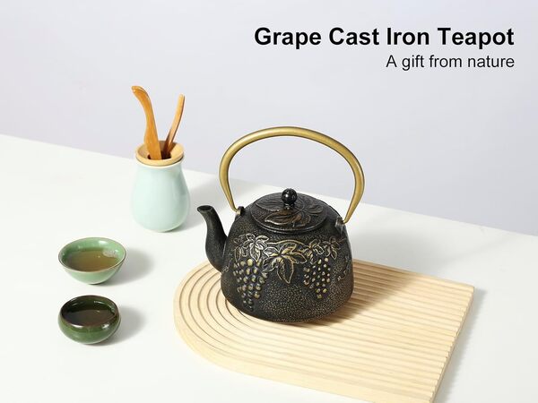 VICSKY Théière japonaise en fonte de raisin noir (1200 ml), théière japonaise en fonte, motif raisin naturel et feuille, infuseur en acier inoxydable 304, belle théière (noir)