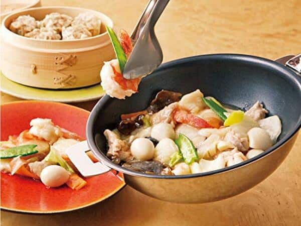 Apprenez-en plus sur le wok Cristel Casteline en inox de 24 cm : ses performances, ses avantages et pourquoi il fait la différence en cuisine.