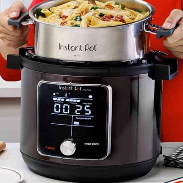 Découvrez notre avis détaillé sur le multicuiseur Instant Pot Pro Plus 5, 7L : ses fonctionnalités, avantages et inconvénients. Le compagnon idéal pour une cuisine simplifiée  !